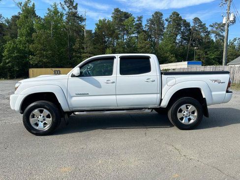 Used 2009 Toyota Tacoma PreRunner w/ TRD Sport Pkg RWD image 4