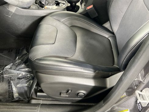 Used 2022 Jeep Cherokee Limited w/ Mopar Interior Package image 18