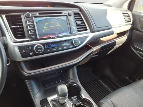 Used 2018 Toyota Highlander Limited image 26