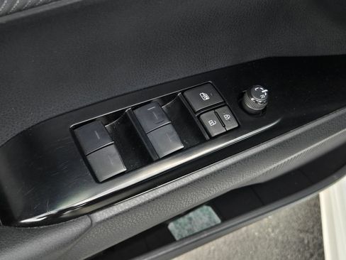 Certified 2025 Toyota Camry SE FWD image 9