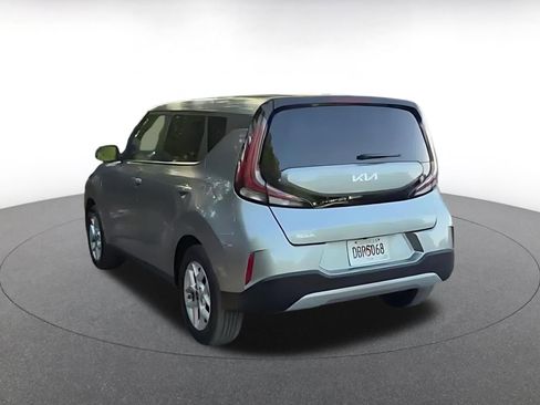 Used 2025 Kia Soul LX w/ LX Technology Package FWD image 11