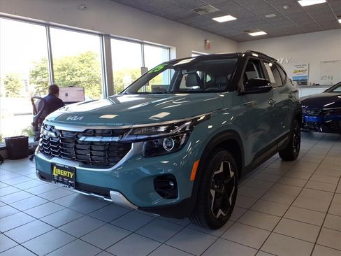 Certified 2025 Kia Seltos S image 3