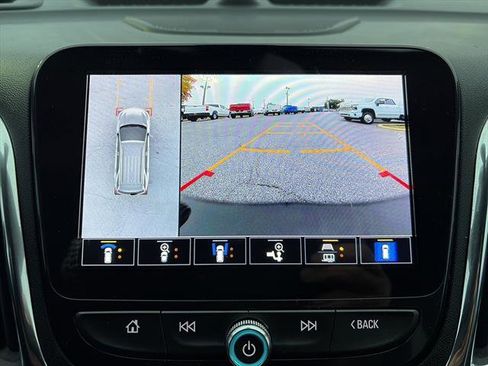 Used 2023 Chevrolet Equinox Premier image 24