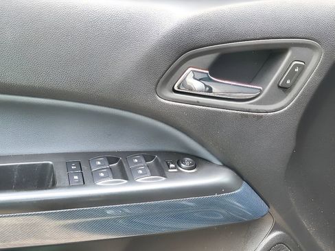 Used 2018 Chevrolet Colorado Z71 AWD/4WD image 9