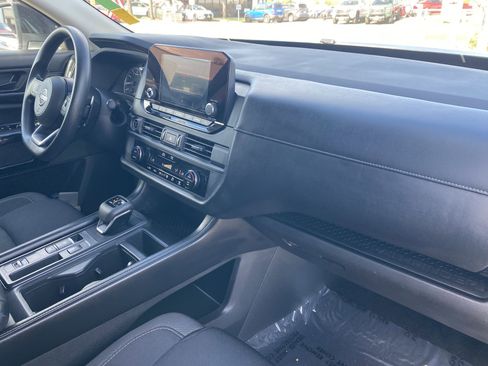 Used 2023 Nissan Pathfinder S image 12
