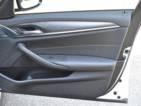 Used 2022 BMW 530i xDrive w/ M Sport Package image 27