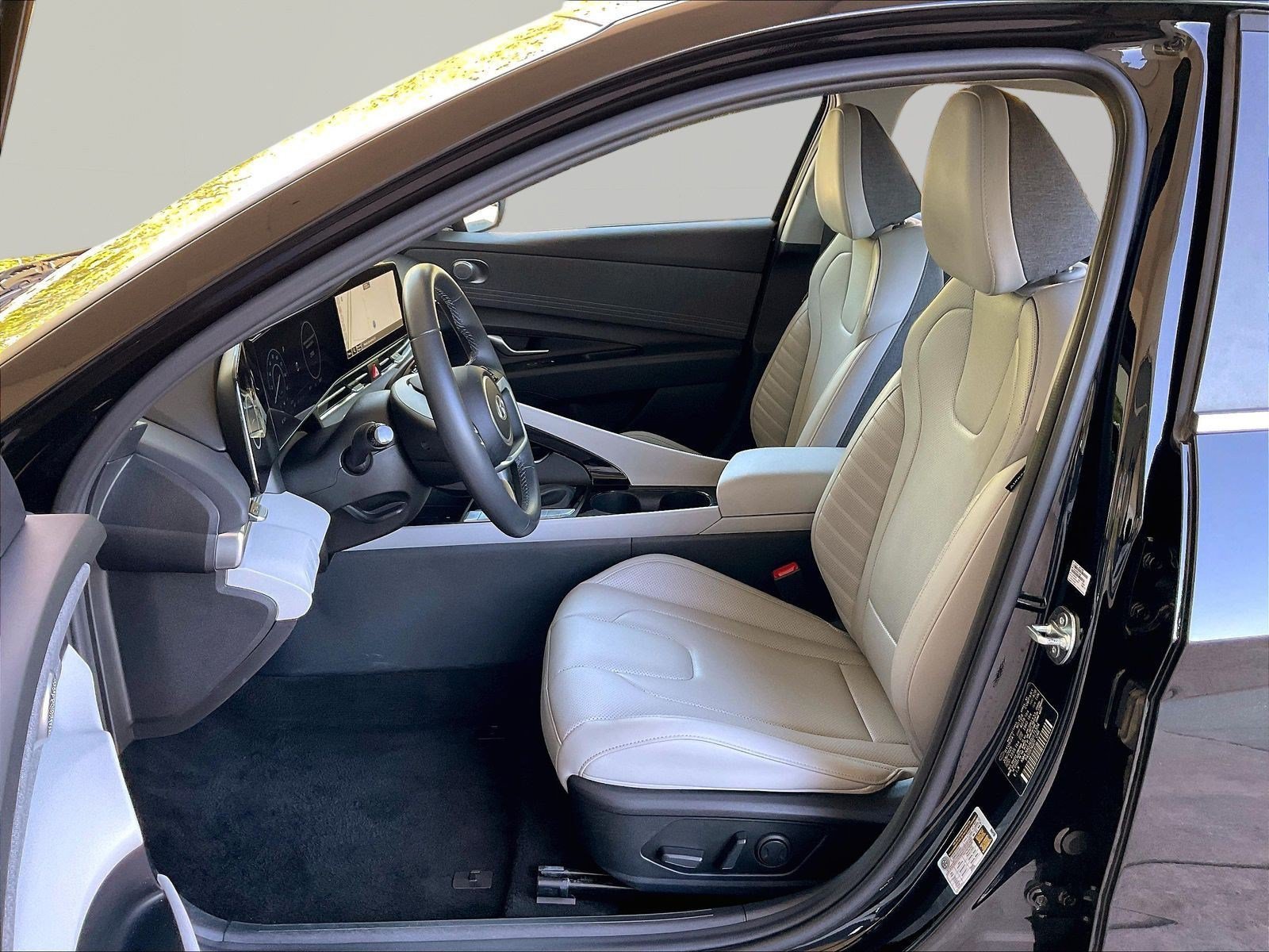 Used 2025 Hyundai Elantra Limited FWD image 20