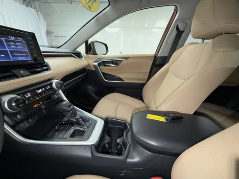 Used 2020 Toyota RAV4 XLE w/ Convenience Package AWD/4WD image 6