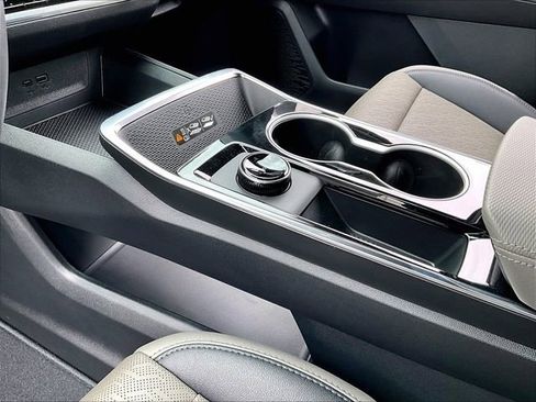 New 2026 Chevrolet Equinox LT w/ Convenience Package II FWD image 13