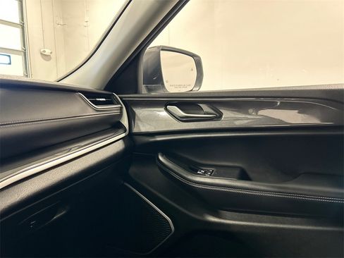 Used 2022 Jeep Grand Cherokee L Laredo w/ Luxury Tech Group I image 25