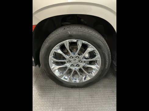 Used 2022 GMC Yukon XL SLT w/ SLT Premium Package AWD/4WD image 41