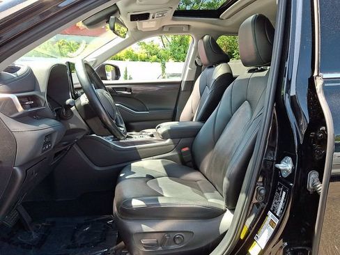 Certified 2021 Toyota Highlander Limited AWD/4WD image 14