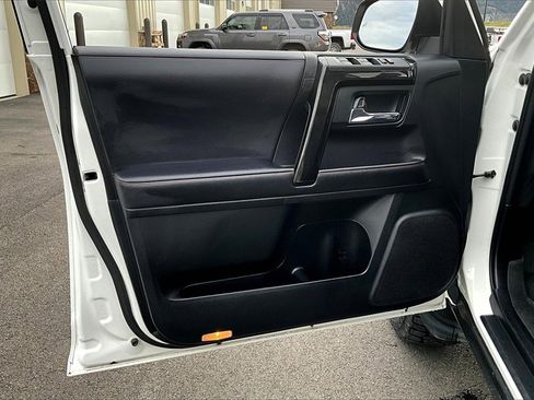 Used 2022 Toyota 4Runner TRD Off-Road Premium image 23