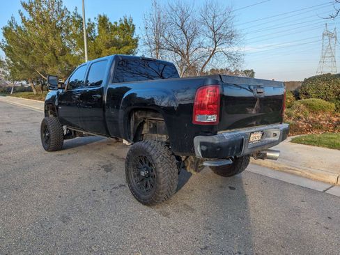 Used 2007 GMC Sierra 2500 SLT w/ EZ-Lift Tailgate Package RWD image 3