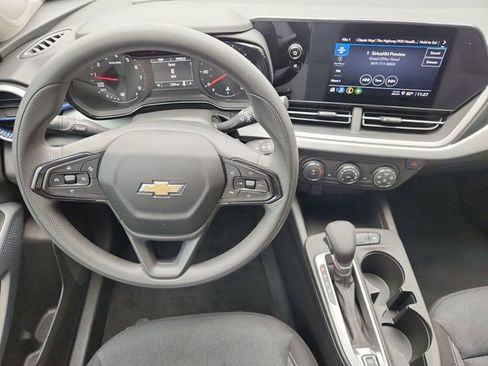 Used 2024 Chevrolet Trax LS w/ LS Convenience Package FWD image 11
