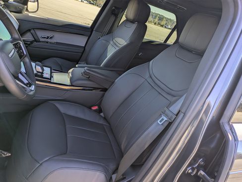 Certified 2025 Land Rover Range Rover Sport SE image 19