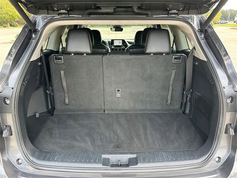 Used 2022 Toyota Highlander XLE image 31