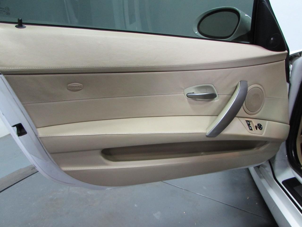 Used 2005 BMW Z4 3.0i RWD image 13
