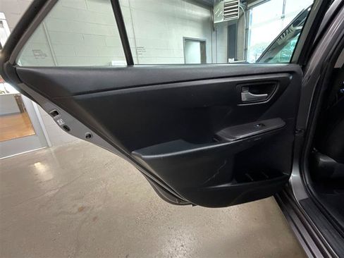 Used 2016 Toyota Camry SE FWD image 20