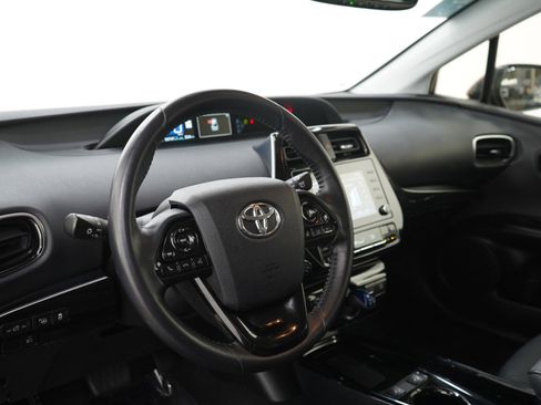 Used 2021 Toyota Prius XLE AWD/4WD image 21