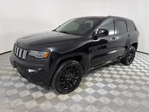 Used 2021 Jeep Grand Cherokee Laredo X AWD/4WD image 8
