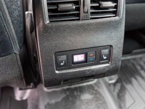 Used 2023 Mitsubishi Outlander AWD image 19