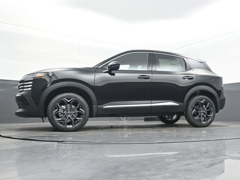 New 2025 Nissan Kicks SR image 25