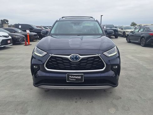 Used 2023 Toyota Highlander Platinum AWD/4WD image 2