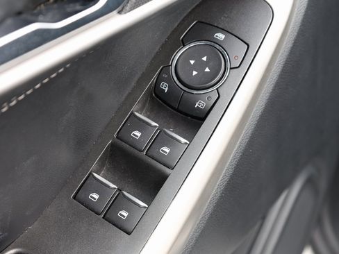 Used 2022 Ford Explorer XLT w/ Equipment Group 202A image 12