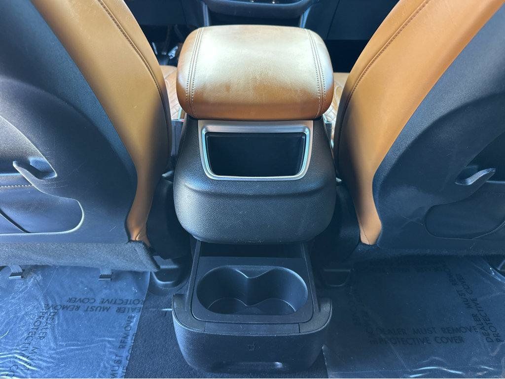 Used 2023 Chrysler Pacifica Pinnacle FWD image 17
