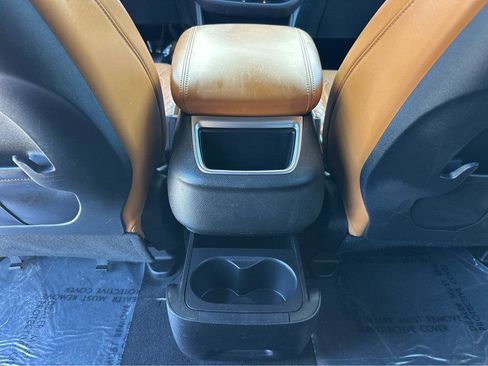 Used 2023 Chrysler Pacifica Pinnacle FWD image 17