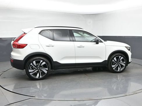 New 2026 Volvo XC40 B5 Plus w/ Climate Package AWD/4WD image 9