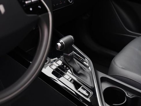 Used 2024 Kia Niro EX Touring image 8