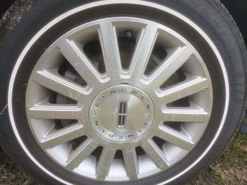 Used 2003 Lincoln Town Car Signature image 33