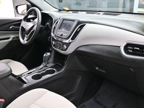 Used 2020 Chevrolet Equinox LS image 42