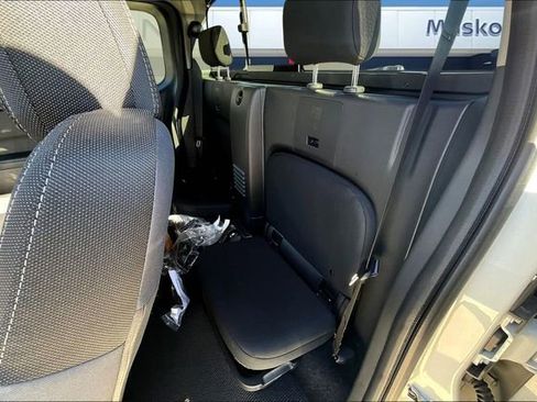 New 2025 Nissan Frontier SV w/ SV Convenience Package RWD image 10