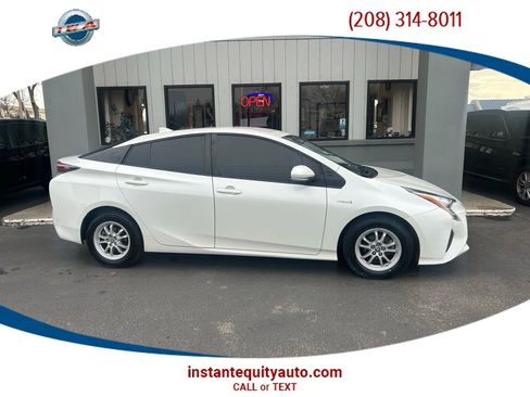 Used 2016 Toyota Prius Two image 1