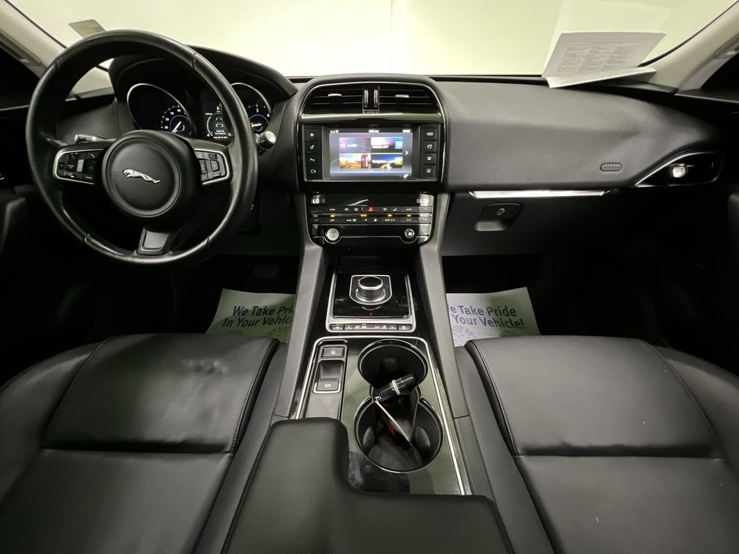 Used 2017 Jaguar F-PACE Premium AWD/4WD image 19
