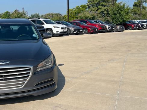 Used 2016 Hyundai Genesis 3.8 RWD image 3