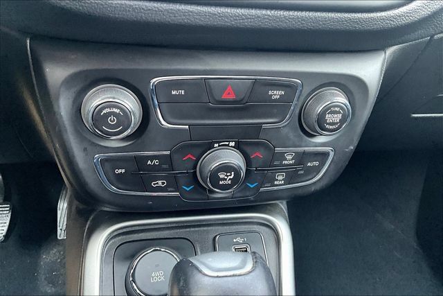 Used 2019 Jeep Compass Latitude w/ Cold Weather Group AWD/4WD image 15