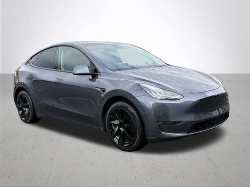 Used 2021 Tesla Model Y Long Range image 4