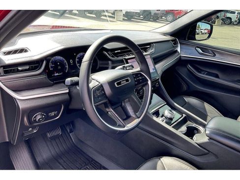 Used 2024 Jeep Grand Cherokee L Limited w/ Luxury Tech Group II AWD/4WD image 16