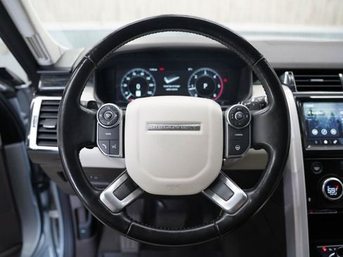 Used 2018 Land Rover Discovery HSE Luxury AWD/4WD image 12