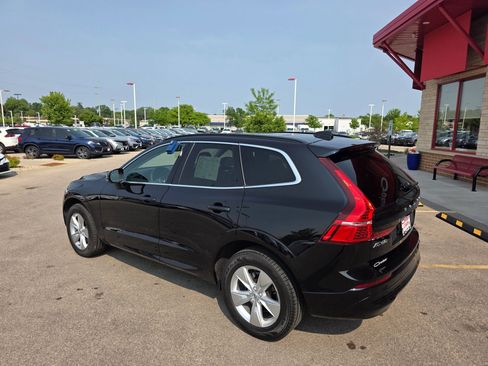 Used 2022 Volvo XC60 B5 Momentum image 5