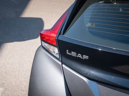 Used 2023 Nissan Leaf S image 9