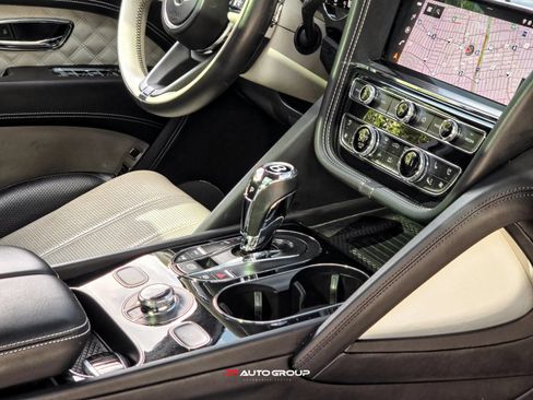 Used 2021 Bentley Bentayga AWD/4WD image 38