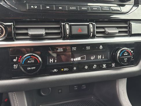 Used 2023 Nissan Pathfinder Platinum image 21