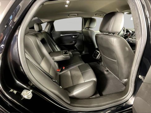 Used 2019 Chevrolet Impala LT FWD image 25