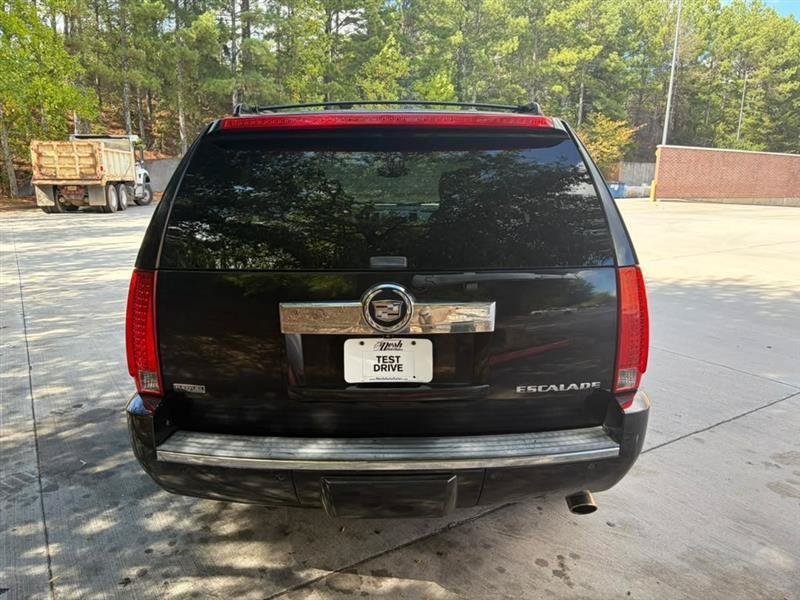 Used 2011 Cadillac Escalade Premium RWD image 5