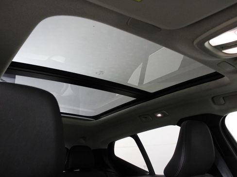 Certified 2025 Volvo XC40 B5 Plus image 23